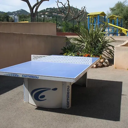 Camping Mobile Dans Camping Saint Pierre Des Horts 3*