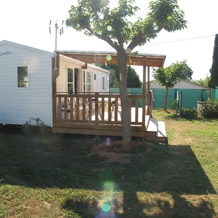 Camping Mobile Dans Camping Saint Pierre Des Horts